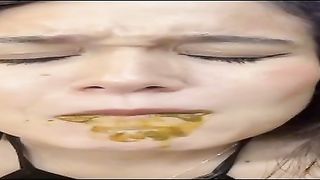 She’s a scat eater