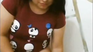 Latina caliente desnudandose