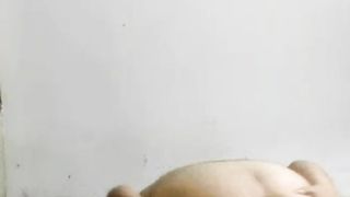 Latina caliente desnudandose