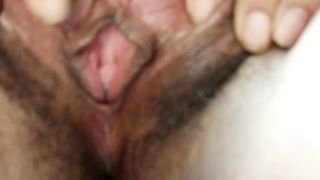 Latina caliente mostrando su cuerpo desnudo antes de tener sexo