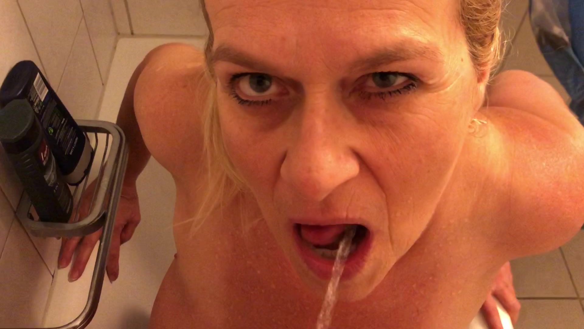 piss drinking
