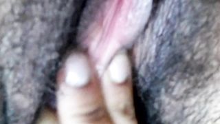 Zorrita caliente le encanta mostrar su enorme y rico culo